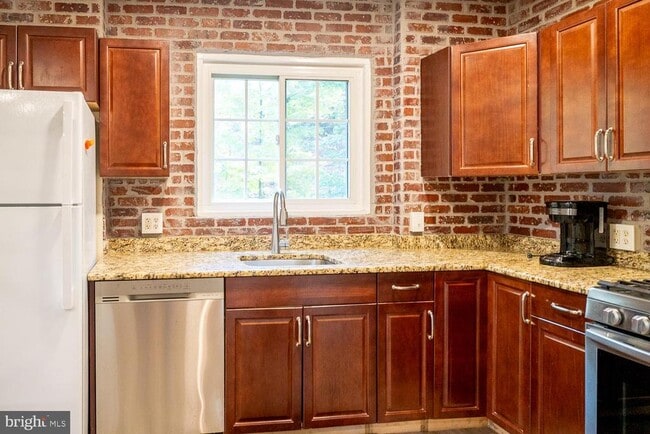 Building Photo - 3626 Gunston Rd