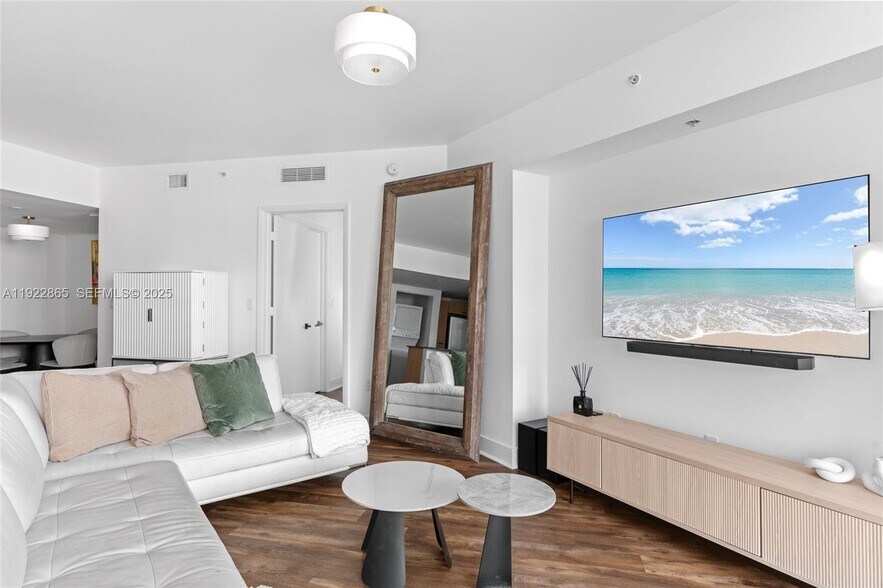 Building Photo - 350 S Miami Ave