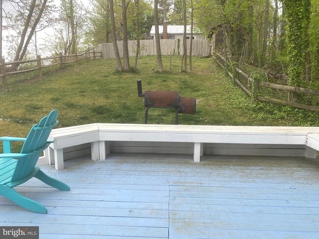 Building Photo - 3550 Bay View Dr