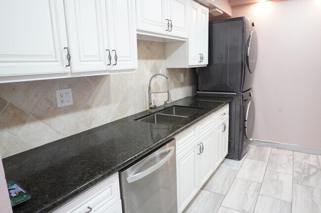 Building Photo - 10444 N 69th St