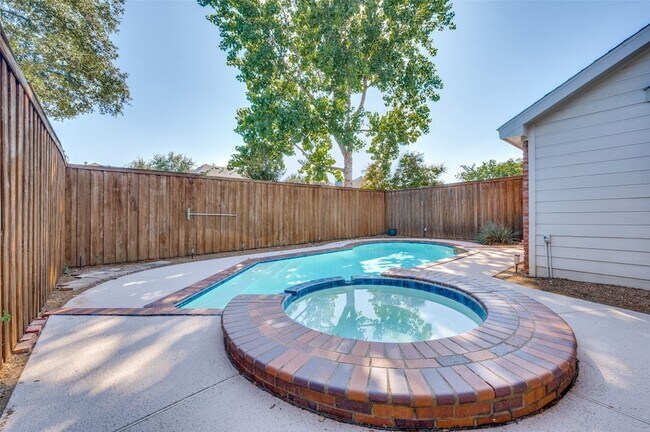 Building Photo - 4028 Rive Ln