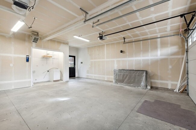 Building Photo - 2 bedroom, 1 bath apartment, close to downtown Whitefish