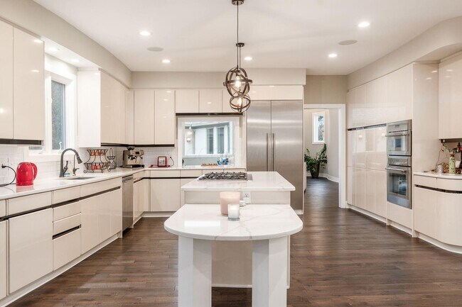 Building Photo - 4602 Sandwich Ct