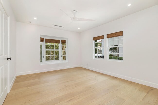 Building Photo - 222 S County Rd