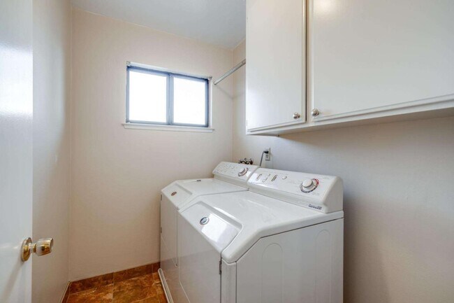 Building Photo - 12091 Atrium Dr