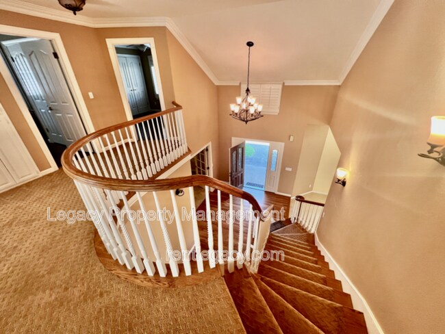 Building Photo - 2552 Cotswold Hill Dr
