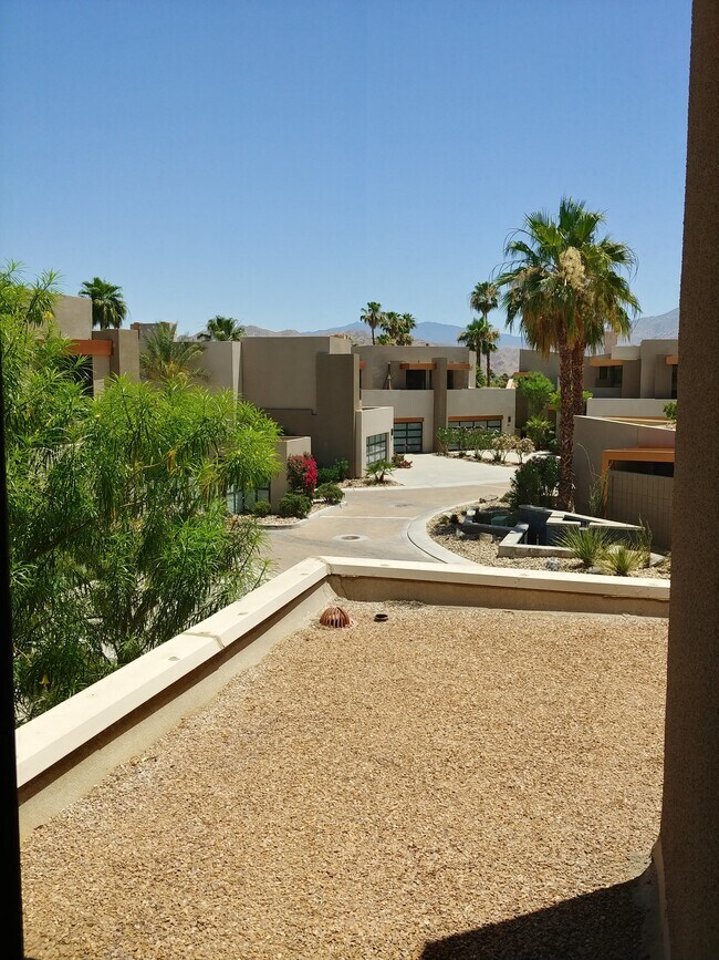 Building Photo - 409 N Avenida Caballeros