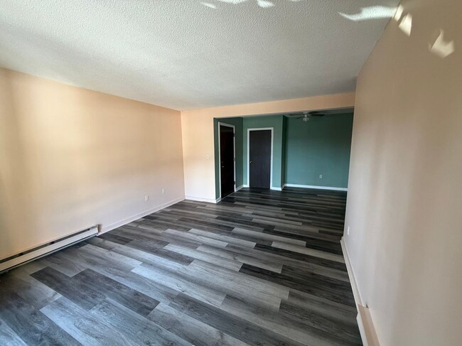 Building Photo - 1088 Dover, 203