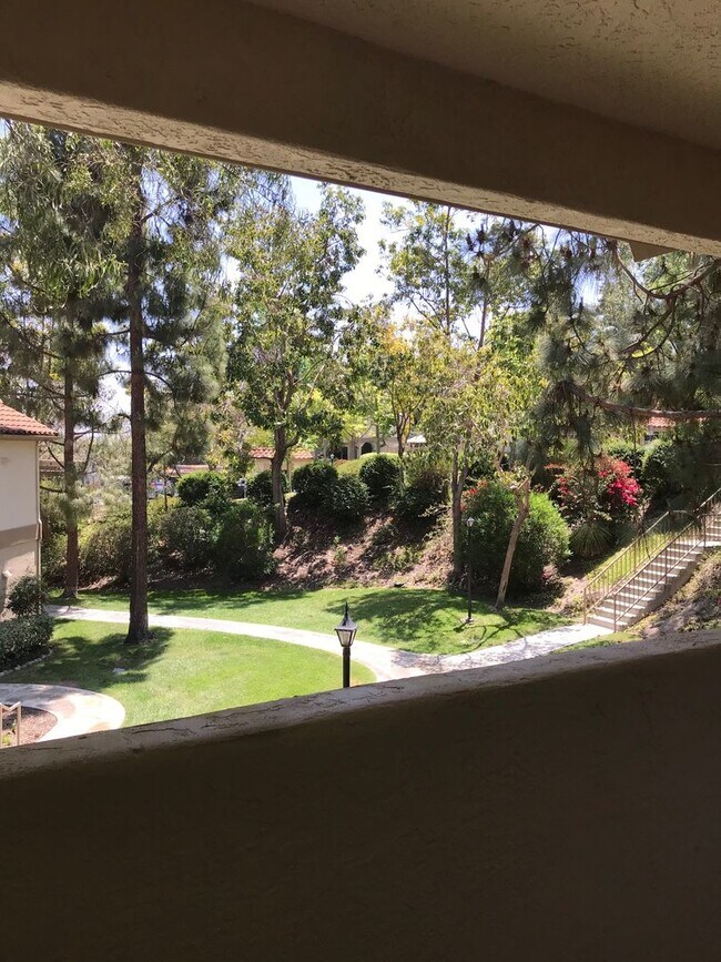 Building Photo - Cute and Cozy 2Br/2Ba Dual Master Condo in Terra Vista II