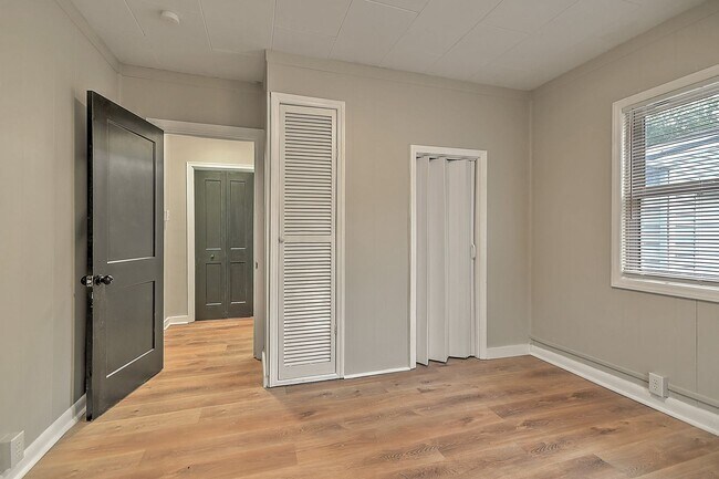 Building Photo - 1712 Oaklawn St