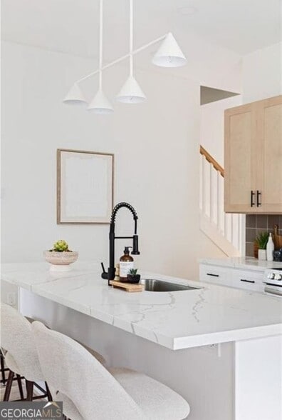 Building Photo - 1265 Oak St SW