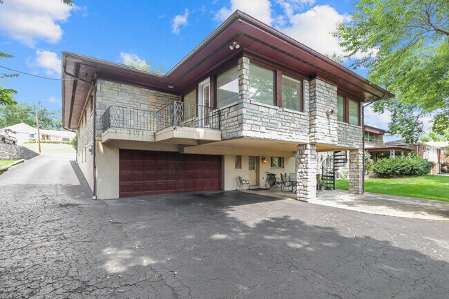 Primary Photo - 2663 Charing Rd
