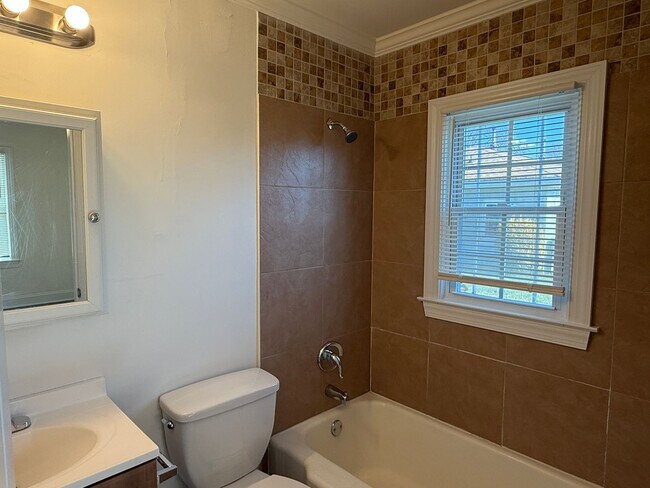 Building Photo - 2203 Highland St