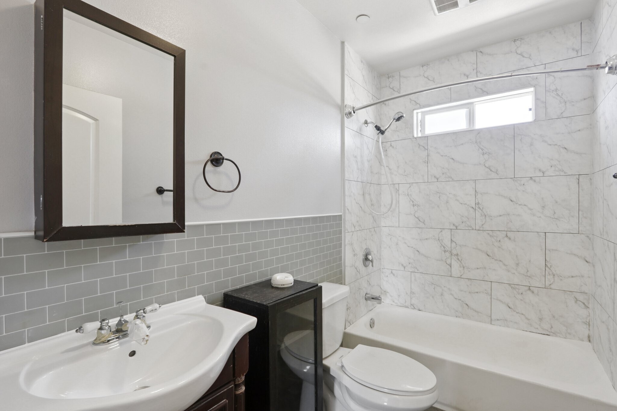 Building Photo - 1616 W 39th Pl