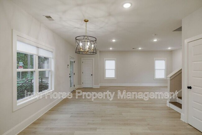 Building Photo - 125 Harper St