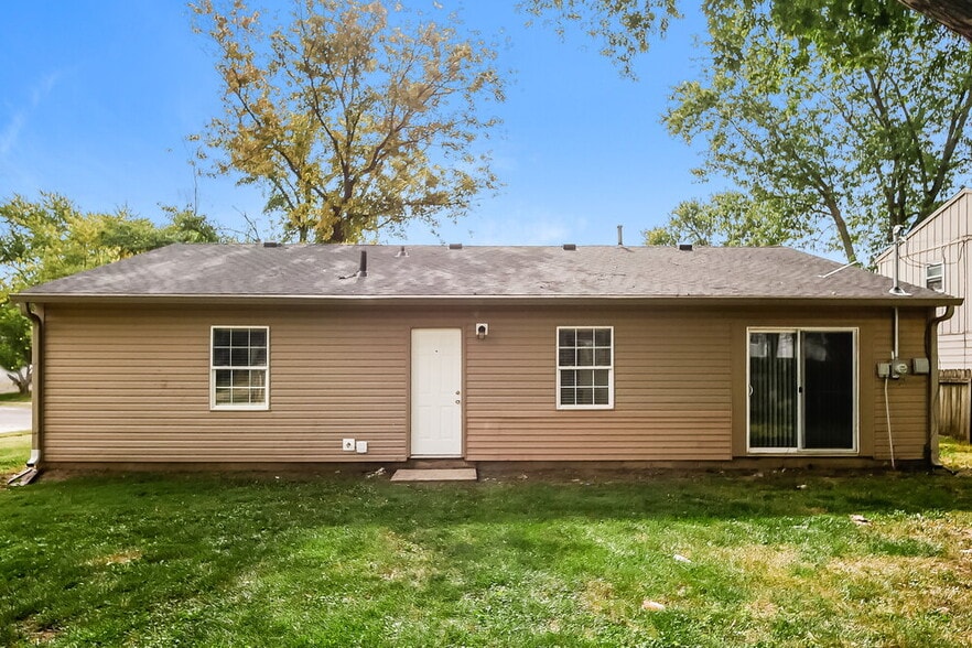 Building Photo - 8858 Frontenac Rd