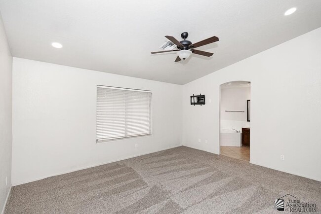 Building Photo - 2637 S 37th Dr