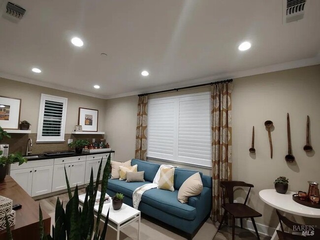 Building Photo - 706 Hydrangea Dr