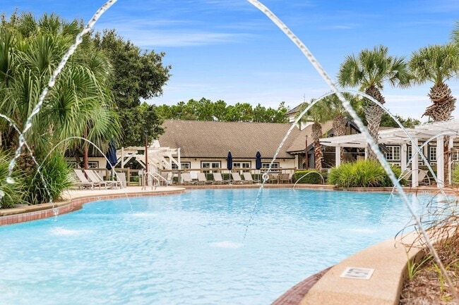 Building Photo - 323 Suwannee Dr