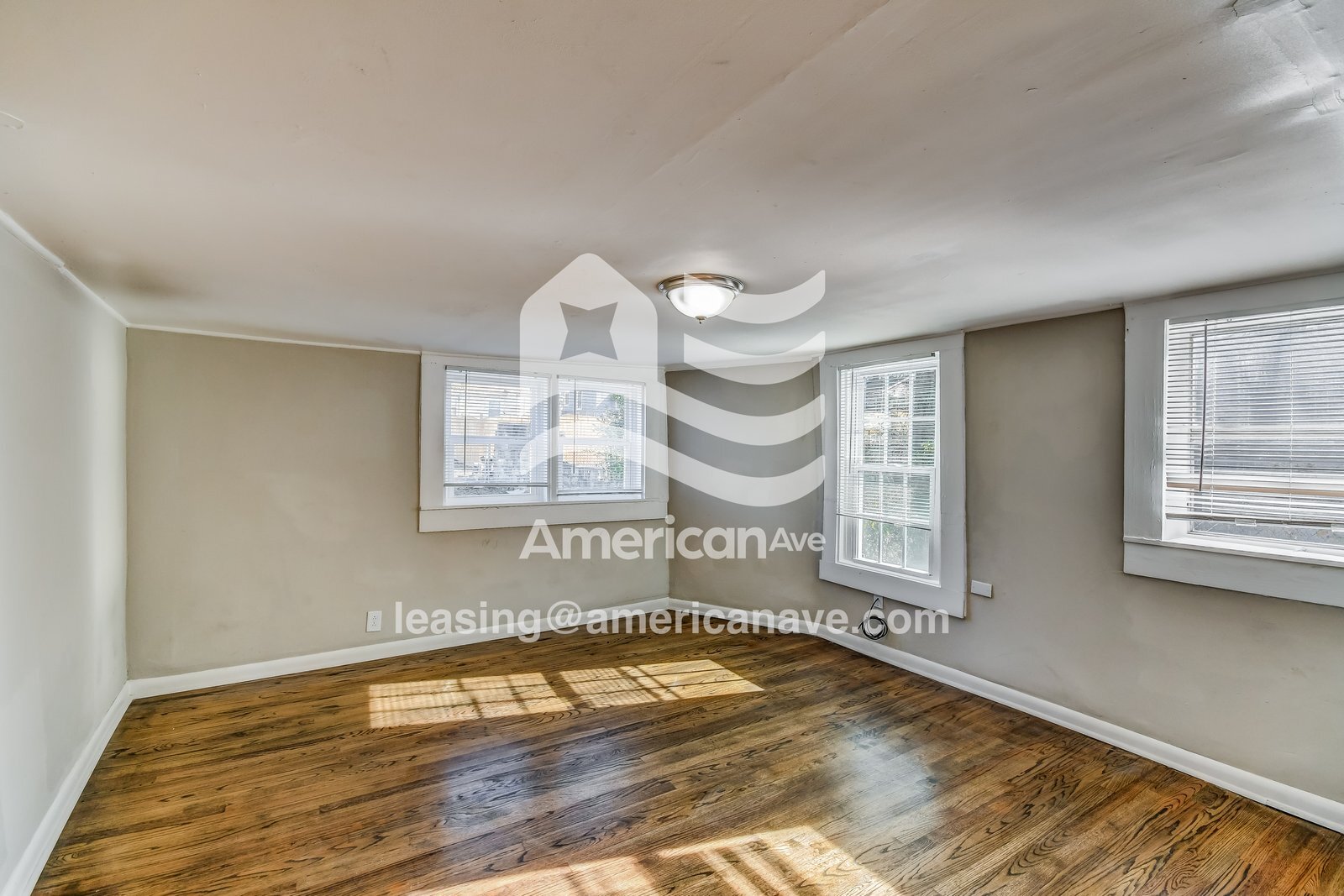 Building Photo - 1615 1st St S