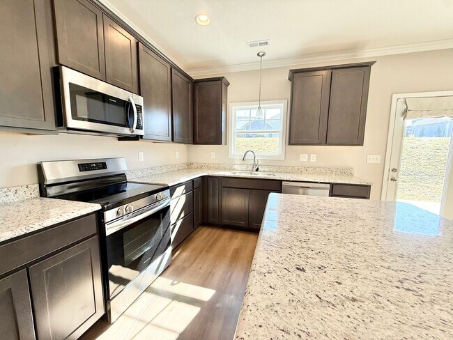 Building Photo - 100 Songberry St