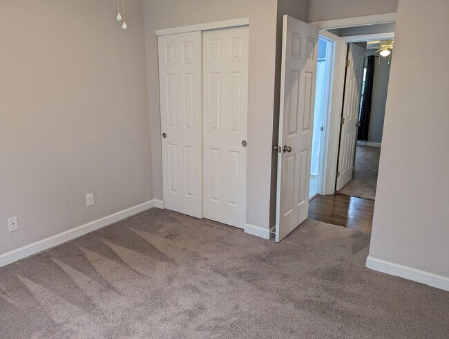 Building Photo - AVAILABLE 1/1/2026- 3 Bedroom / 2 Full Bath Home in Englewood!