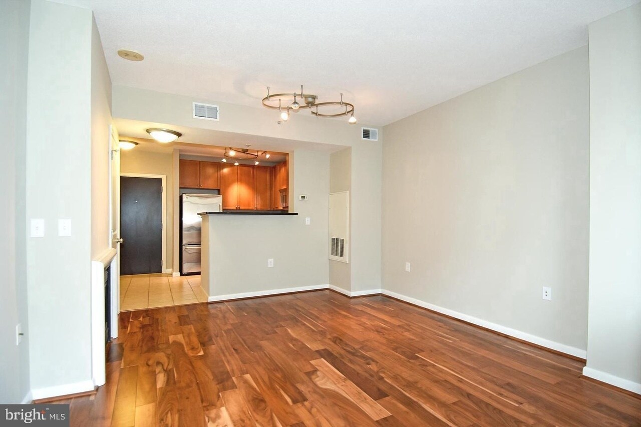 Building Photo - 851 N Glebe Rd