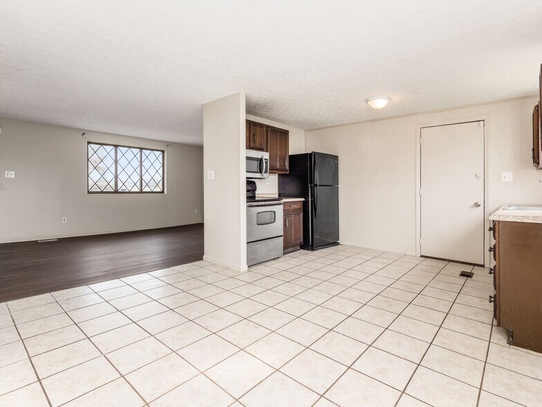 Kitchen - 2411 Red Rock Blvd