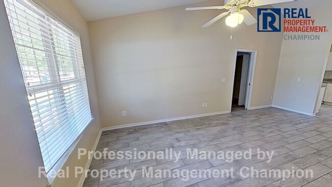 Building Photo - 3 BD/2BA Home with Fenced Back Yard in Azalea Trace - Students Welcome