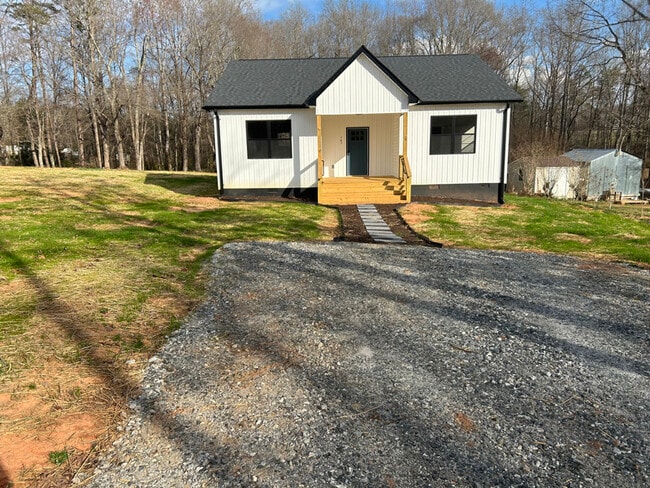 Building Photo - 147 Highland Hills Dr