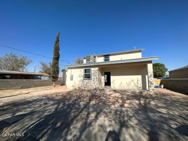 Building Photo - HOME FOR RENT IN SOCORRO