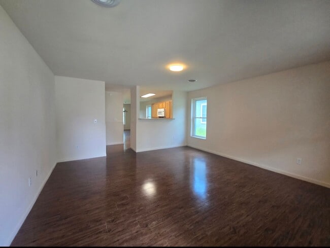Building Photo - 3 Bedroom Accessible Home In Alton
