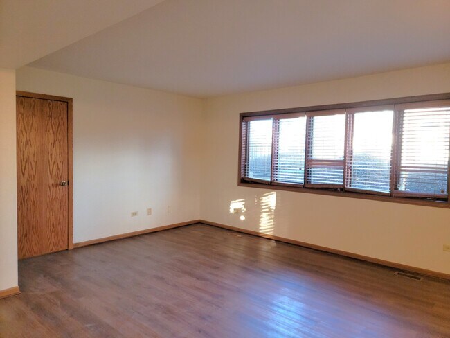 Building Photo - 9264 Windsor Pkwy