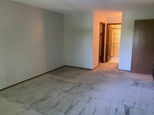 Building Photo - 10441 Greenbrier Rd