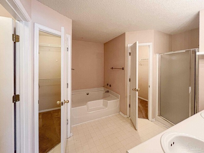 Building Photo - 902 Catskill Ln