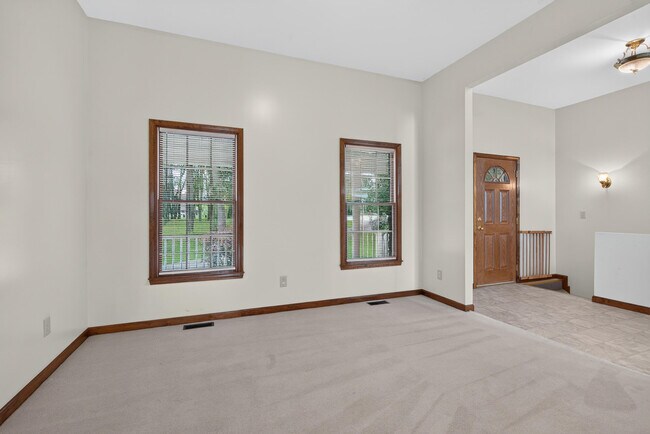 Building Photo - 133 Foxtail Dr