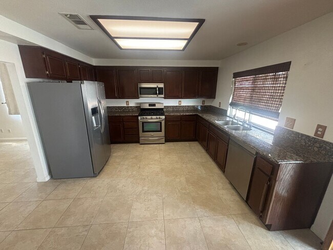 Building Photo - 40067 Villa Moura Dr