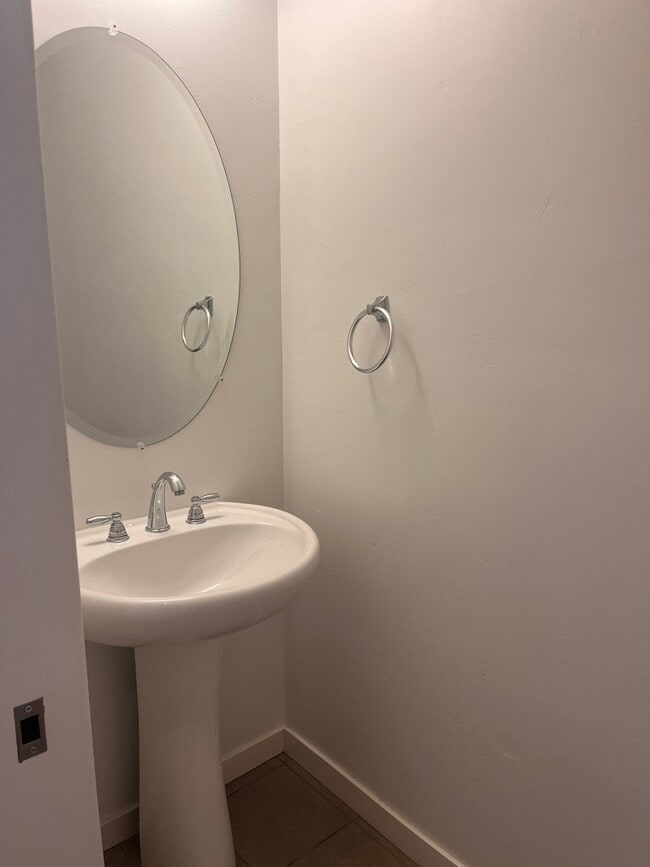 Building Photo - 475 Tailoff Ln