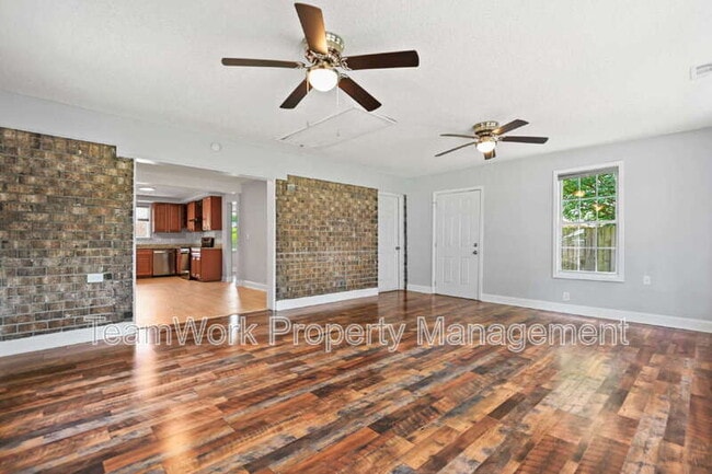 Building Photo - 313 Clearwater Dr