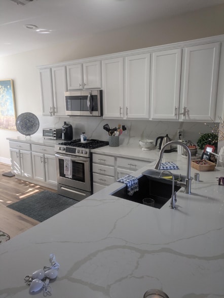 Building Photo - 2072 King St