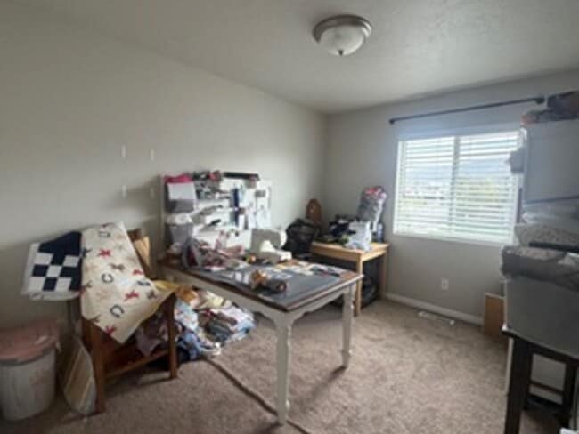 Building Photo - Beautiful 4 Bed / 2.5 Bath Home in Quiet Neighborhood