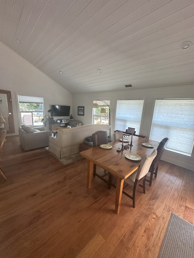 Building Photo - 3310 Manzana St