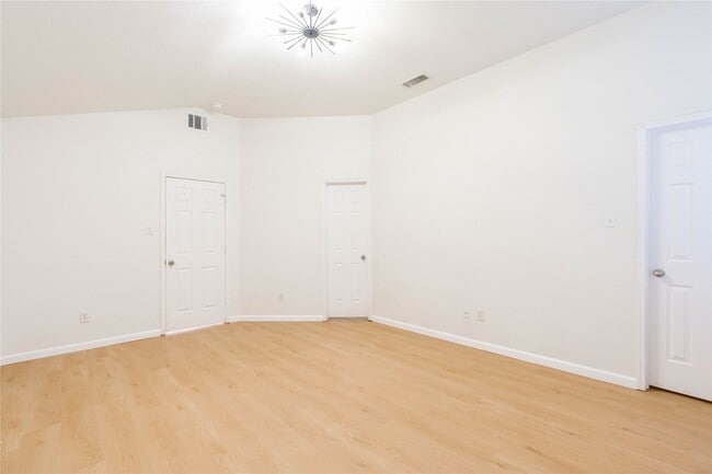 Building Photo - 1179 Landon Ln