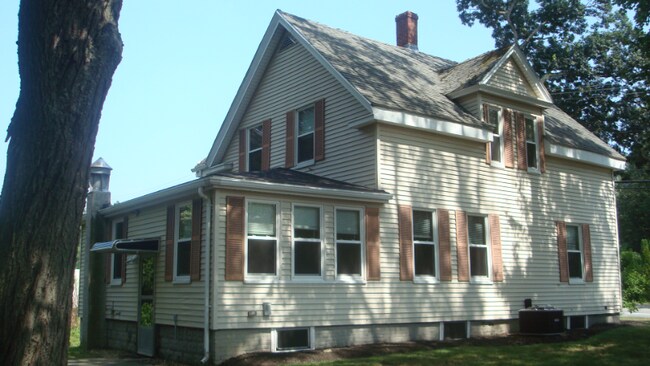 Building Photo - 818 Amesbury Rd