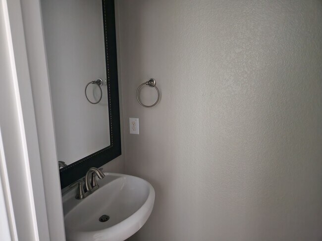 Building Photo - 20676 Oakhurst Meadows Dr
