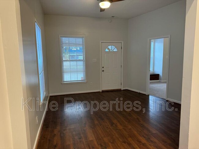 Building Photo - 518 S Warman Ave
