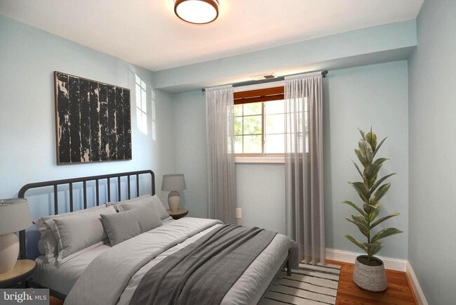 Building Photo - 718 Park Rd NW