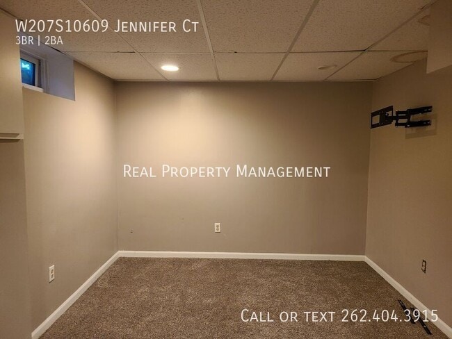 Building Photo - W207S10609 Jennifer Ct
