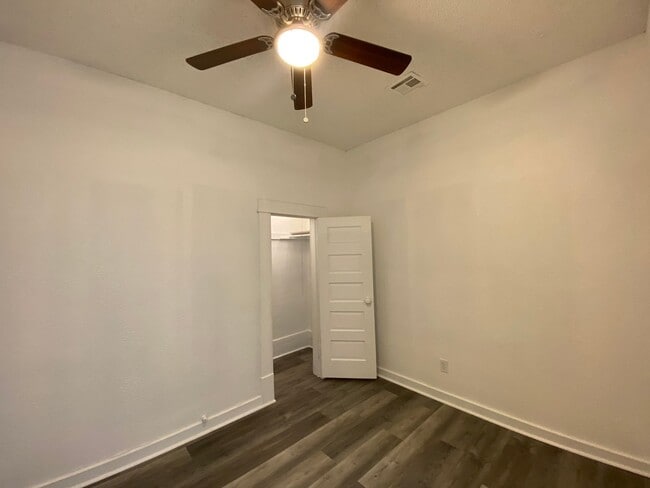 Building Photo - Victor Duplex