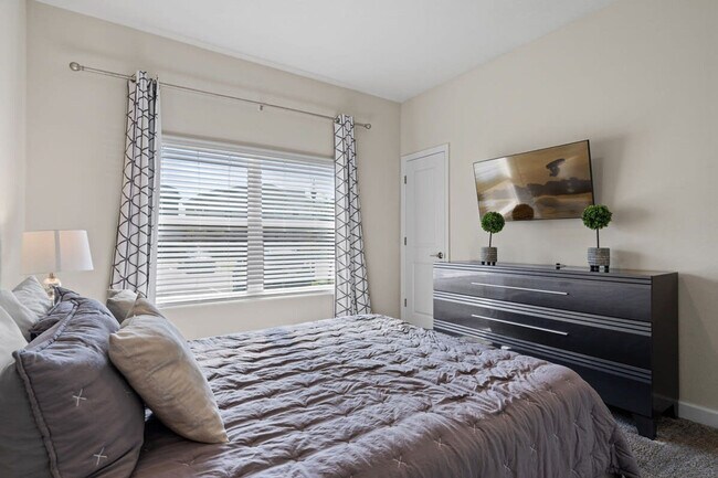 Building Photo - 1216 Challenge Dr